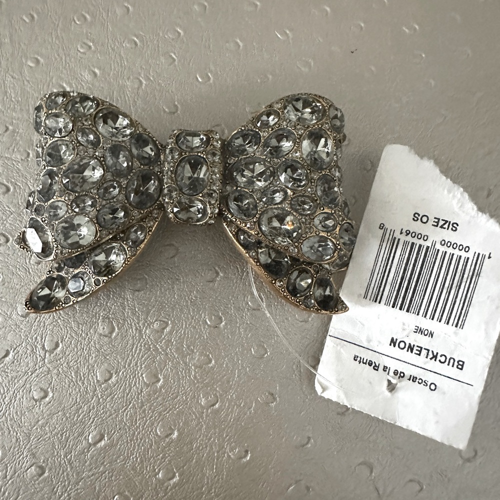 Oscar de la Renta belt buckle